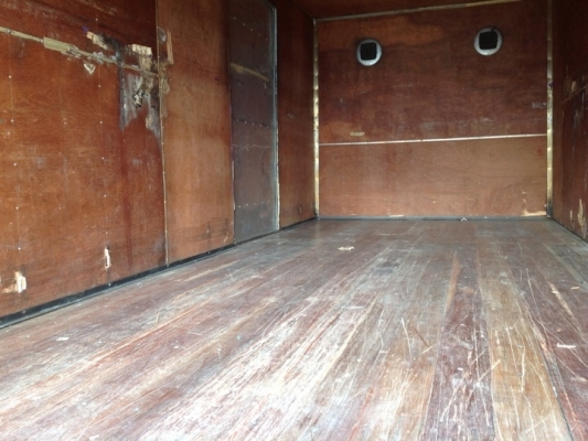 ขายด่วน!! ISUZU-NQR ปี47เครื่อง150แรงตู้แห้งยาว 5,50เมตรสภาพพร้อมใช้