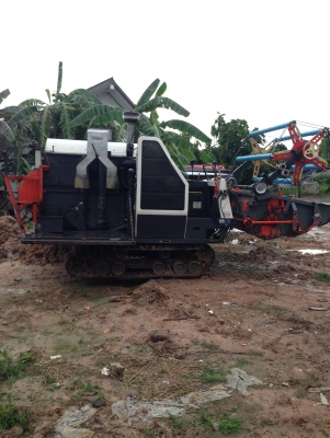 ขายรถเกี้ยวข้าวคูโบต้า. Dc68  พร้อมเทเลอร์