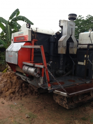 ขายรถเกี้ยวข้าวคูโบต้า. Dc68  พร้อมเทเลอร์