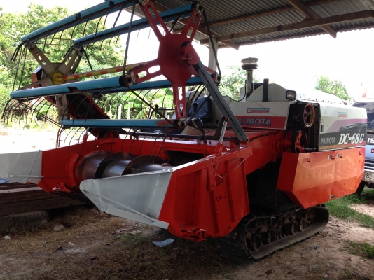 ขายรถเกี้ยวข้าวคูโบต้า. Dc68  พร้อมเทเลอร์