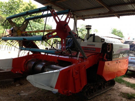 ขายรถเกี้ยวข้าวคูโบต้า. Dc68  พร้อมเทเลอร์