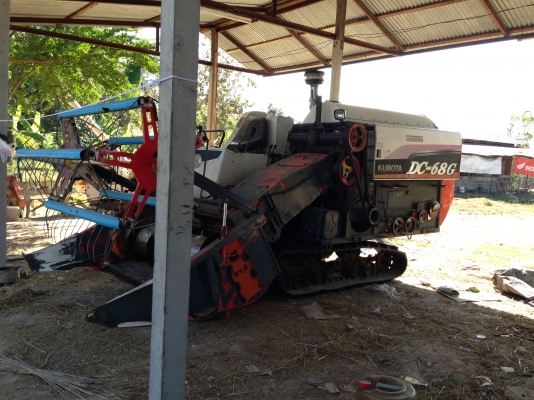 ขายรถเกี้ยวข้าวคูโบต้า. Dc68  พร้อมเทเลอร์