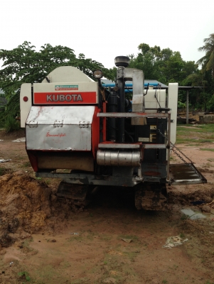 ขายรถเกี้ยวข้าวคูโบต้า. Dc68  พร้อมเทเลอร์