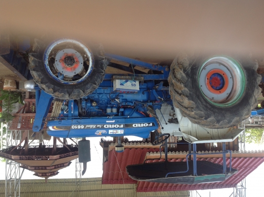 ขายรถไถฟอร์ด 6600 เสื้อลาย 4 WD มีใบมีหยลน้า CMT ผาน 7 หลัง CMT สภาพสวยมาก พรีอใช้งาน