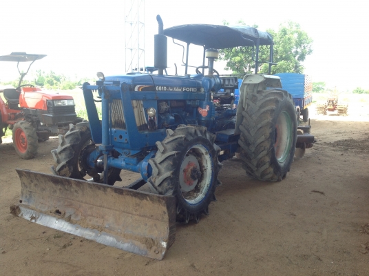 ขายรถไถฟอร์ด 6600 เสื้อลาย 4 WD มีใบมีหยลน้า CMT ผาน 7 หลัง CMT สภาพสวยมาก พรีอใช้งาน