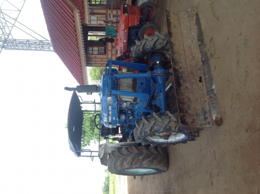 ขายรถไถฟอร์ด 6600 เสื้อลาย 4 WD มีใบมีหยลน้า CMT ผาน 7 หลัง CMT สภาพสวยมาก พรีอใช้งาน