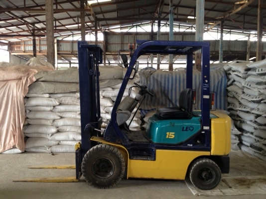 KOMATSU FD25-12 รถฟอร์คลิฟท์ 2 ตัน สภาพดีทั้งคันพร้อมใช้งานได้เลย เครื่องยนต์เบนซิล ระบบยกขึ้นยกลงทำงานได้ดีไม่มีปัญหาเลย ราคาต่อรองได้ครับ