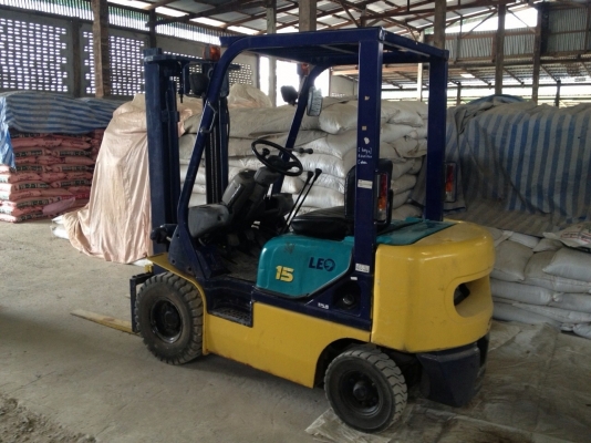 KOMATSU FD25-12 รถฟอร์คลิฟท์ 2 ตัน สภาพดีทั้งคันพร้อมใช้งานได้เลย เครื่องยนต์เบนซิล ระบบยกขึ้นยกลงทำงานได้ดีไม่มีปัญหาเลย ราคาต่อรองได้ครับ
