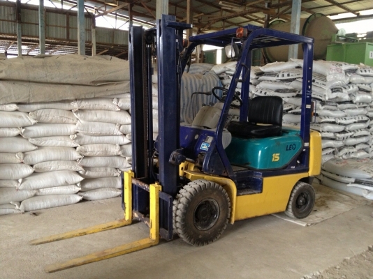 KOMATSU FD25-12 รถฟอร์คลิฟท์ 2 ตัน สภาพดีทั้งคันพร้อมใช้งานได้เลย เครื่องยนต์เบนซิล ระบบยกขึ้นยกลงทำงานได้ดีไม่มีปัญหาเลย ราคาต่อรองได้ครับ