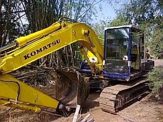 KOMATSU PC 100-3 เอกสารใบอินวอยซ์ เครื่องแน่นแรงดีไม่มีเยิ้ม ปั๊มเดิมๆทำงานไม่โหลด ภายในเก๋งคอนโทรลยาว ควบคุมง่าย บูมอาร์มสวยไม่มีปะ ช่วงล่างเอวแน่นดี โซ่บูทใบแทรกหนาดีประมาณ 60\% พร้อมใช้งาน ราคาต่อรองได้ครับ