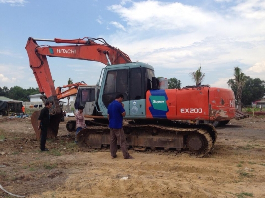 ขาย Ex200-3 แอร์พร้อม ใบแทร็คยาว80 ช่วงล่าง75\%