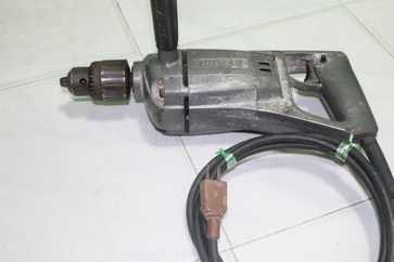 สว่านไฟฟ้าขนาด 4 หุน ยี่ห้อ hitachi เดิมๆเสียงนุ่มๆพร้อมใช้ครับ สว่านไฟฟ้าขนาด 4 หุน ยี่ห้อ hitachi เดิมๆเสียงนุ่มๆพร้อมใช้ครับ