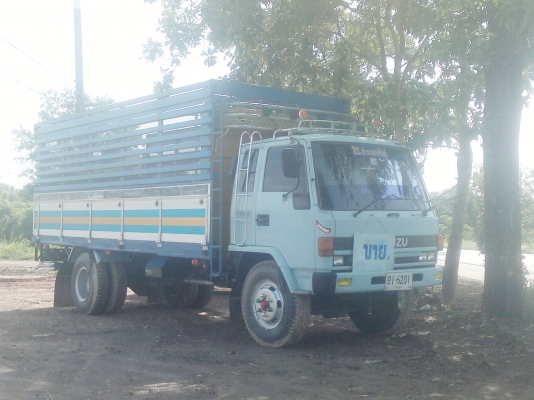 ต้องการขายรถบรรทุก 6 ล้อใหญ่