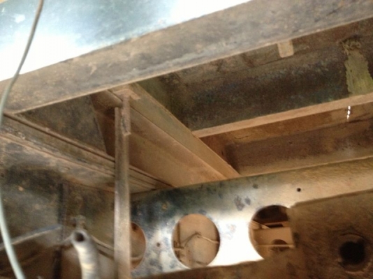 รถฮีโน่ 6 ล้อดั้ม 210 แรงม้า  สนใจติดต่อ  081 - 6079515