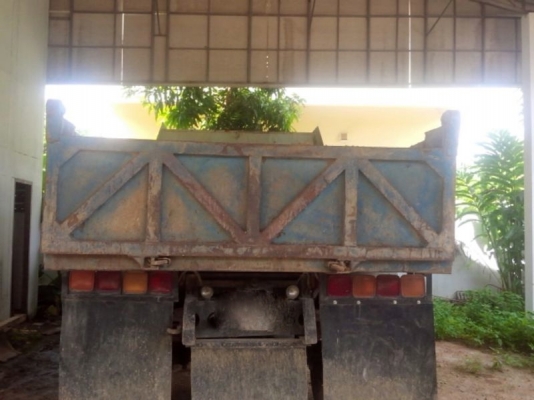 รถฮีโน่ 6 ล้อดั้ม 210 แรงม้า  สนใจติดต่อ  081 - 6079515