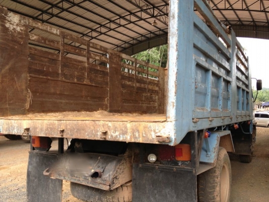 รถฮีโน่ 6 ล้อดั้ม 210 แรงม้า  สนใจติดต่อ  081 - 6079515