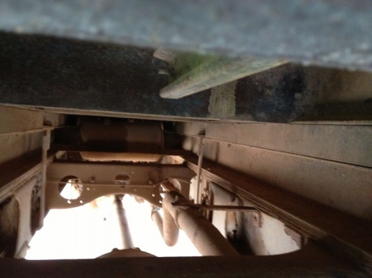 รถฮีโน่ 6 ล้อดั้ม 210 แรงม้า  สนใจติดต่อ  081 - 6079515