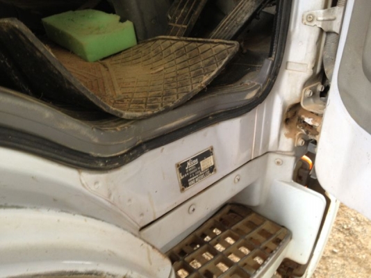 รถฮีโน่ 6 ล้อดั้ม 210 แรงม้า  สนใจติดต่อ  081 - 6079515