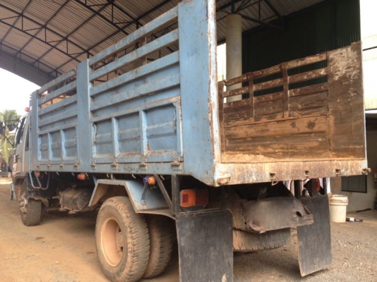 รถฮีโน่ 6 ล้อดั้ม 210 แรงม้า  สนใจติดต่อ  081 - 6079515