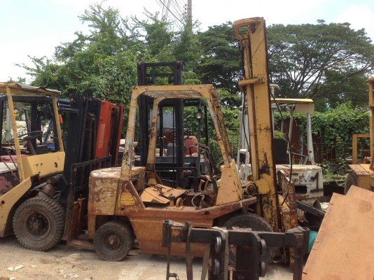 ขายซากฟอล์คลิฟท์ 2 คัน  ตามสภาพ