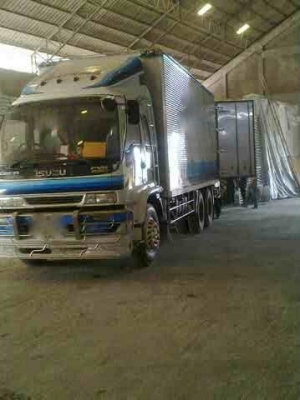 รถอิซูซุ 10 ล้อ ตู้เย็น  230 แรงม้า  ปี 49  สนใจติดต่อ 081 - 6079515