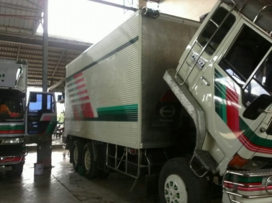 รถมิตซู 10 ล้อ ตู้เย็น 195 แรงม้า  สนใจติดต่อ 081 - 6079515