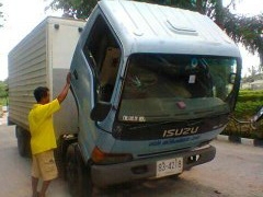 เจ้าของฝากขายรถบรรทุก 6ล้อ ISUZU 120 hp ฝาขาวๆๆ  ยาว5เมตร พร้อมตู้ ติดต่อเจ้าของโดยตรงเลยคับ 090-8457365 (ป๋าแดง)ราคาคุยกันได้