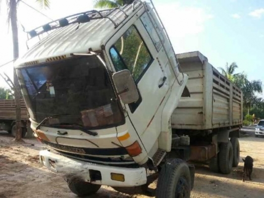 รถอิซูซุ 10 ล้อดั้ม  240 แรงม้า ( ขายแม่ลุก )   สนใจติดต่อ 081 - 6079515