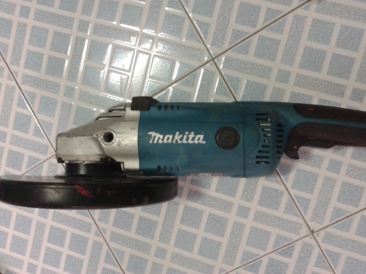 หินเจียร 9 นิ้ว Makita GA-9020