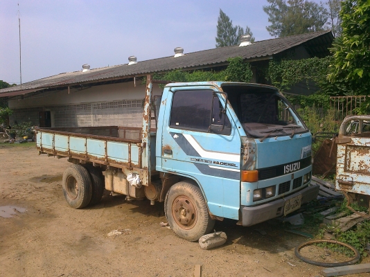 ขายหกล้อเล็ก ISUZU NKR 88 แรงม้า ขายตามสภาพ