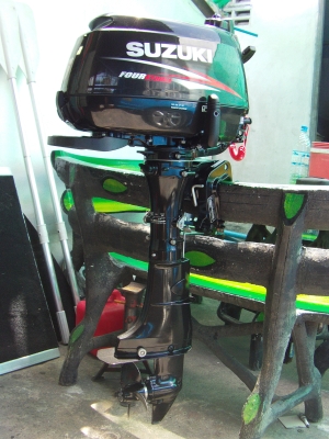 เครื่องเรือซูซูกิ6แรง4จังหวะมือ2กิ๊กๆ(ขายแล้ว)