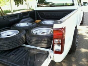 ขายยางใหม่เอี่ยม บริสโตน 215/70R15ปี2013ถอดจากIZUSUดีแม็กออลนิวครับ วันนี้28/5/56ถอยรถมาใหม่เปลี่ยนแม็ก+ยางใหม่ ขายยางใหม่เอี่ยม บริสโตน 215/70R15ปี2013ถอดจากIZUSUดีแม็กออลนิวครับ วันนี้28/5/56ถอยรถมาใหม่เปลี่ยนแม็ก+ยางใหม่