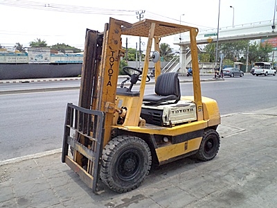 ขายรถยกโตโยต้า 2.5 ตัน เครื่องเบนซิน กระบอกคุ่ เสาสูง 3 เมตร พวงมาลัยเพาเว่อร์ สีเดิมจากนอก นำเข้าจากญี่ปุ่น ใช้งานได้ทันที ขายรถยกโตโยต้า 2.5 ตัน เครื่องเบนซิน กระบอกคุ่ เสาสูง 3 เมตร พวงมาลัยเพาเว่อร์ สีเดิมจากนอก นำเข้าจากญี่ปุ่น ใช้งานได้ทันที