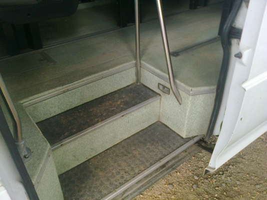 รถตู้6ล้อHINO รถออกห้างแท้ เครื่องดีเซล16วาล์ว(ลดเหลือ390000)