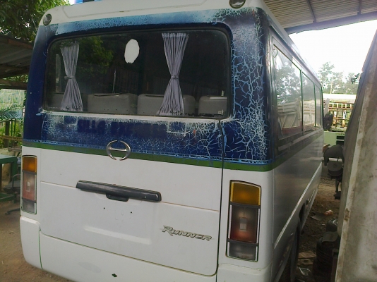 รถตู้6ล้อHINO รถออกห้างแท้ เครื่องดีเซล16วาล์ว(ลดเหลือ390000)