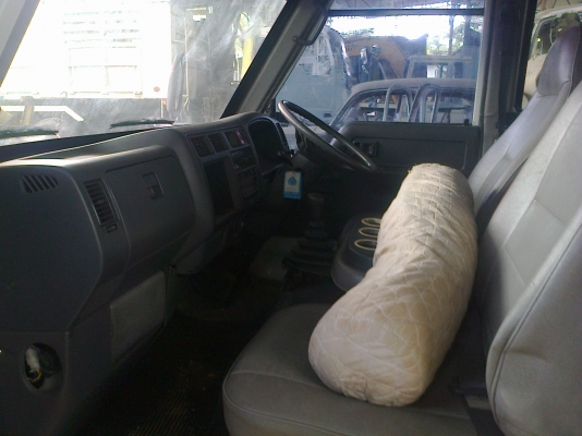 รถตู้6ล้อHINO รถออกห้างแท้ เครื่องดีเซล16วาล์ว(ลดเหลือ390000)