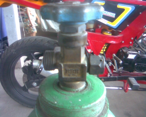 ถังออกซิเจนสภาพพร้อมใช้งานครับเป็นรุ่นอ้วนครับตัวนี้สวยๆครับราคานี้คุ้มครับ