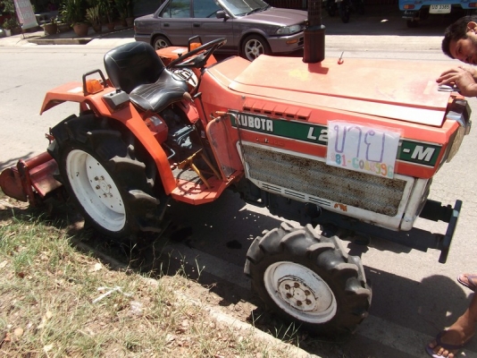 ขายรถไถ KUBOTA ข้างขาว L2002DT-M พร้อมชุดตีดิน