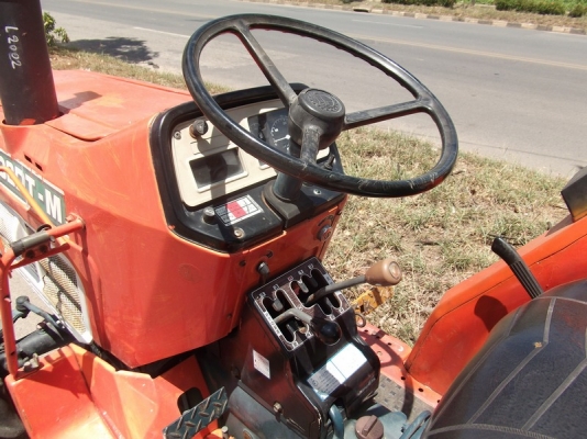 ขายรถไถ KUBOTA ข้างขาว L2002DT-M พร้อมชุดตีดิน