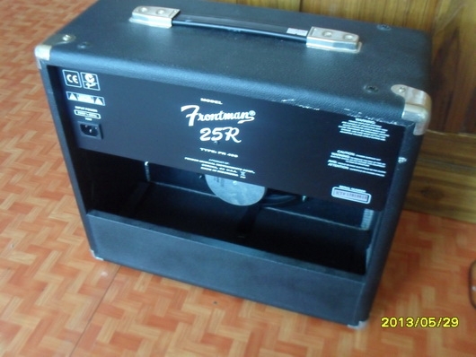 ขายตู้แอมป์กีตาร์ FENDER รุ่น 25R เสียงดีมาก สภาพใหม่พร้อมกล่อง คุณภาพเสียงเกินราคา