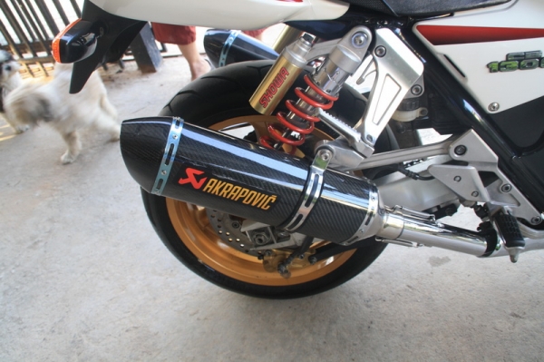 ขาย CB 1300 ปี 2002 เครื่องบรอน สรรพสามิตแท้ สวยเวอร์ ท่อสูตร Akrapovic 145000