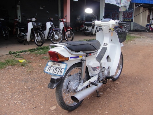 ขายฮอนด้าดรีม คุรุสภา สีขาว สภาพสวยพร้อมใช้งาน (ทะเบียนพร้อมชุดโอน )
