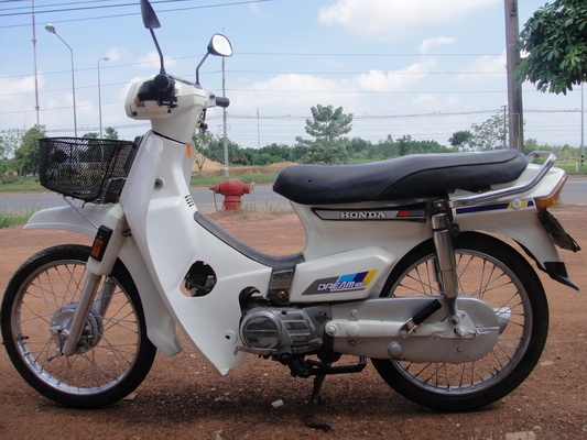 ขายฮอนด้าดรีม คุรุสภา สีขาว สภาพสวยพร้อมใช้งาน (ทะเบียนพร้อมชุดโอน )