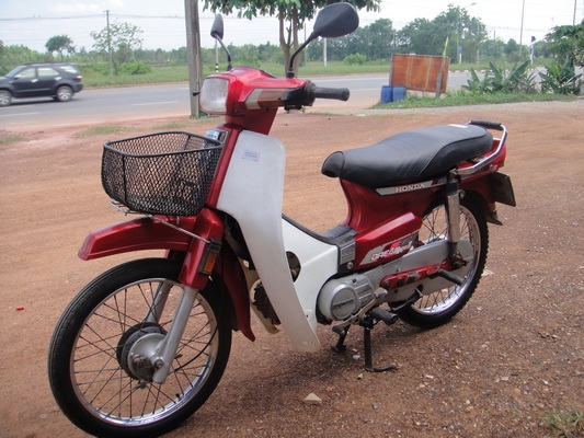 ขายฮอนด้าดรีม คุรุสภา สีแดง สภาพสวยพร้อมใช้งาน (ทะเบียนพร้อมชุดโอน )