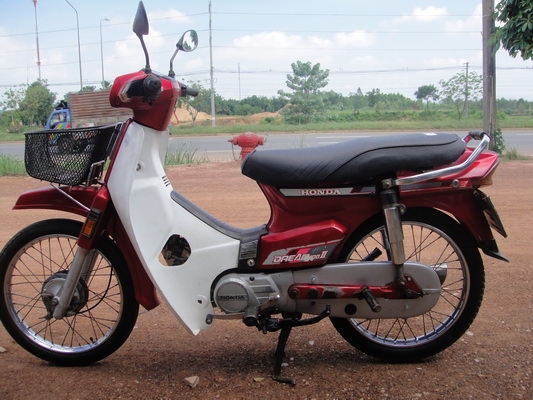 ขายฮอนด้าดรีม คุรุสภา สีแดง สภาพสวยพร้อมใช้งาน (ทะเบียนพร้อมชุดโอน )