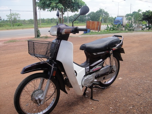 ขายฮอนด้าดรีม คุรุสภา สีน้ำตาล สภาพสวยพร้อมใช้งาน (ทะเบียนพร้อมชุดโอน )