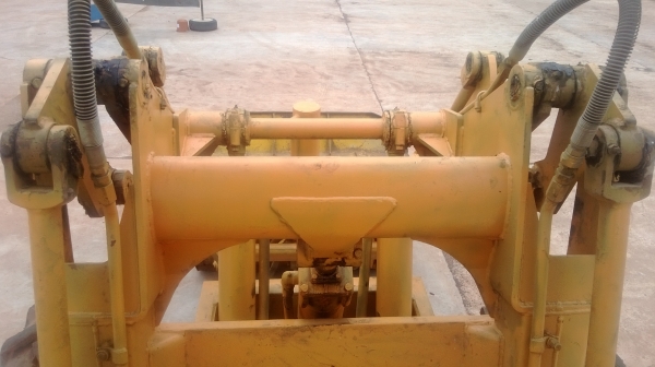 รถตักล้อยาง TCM SD23