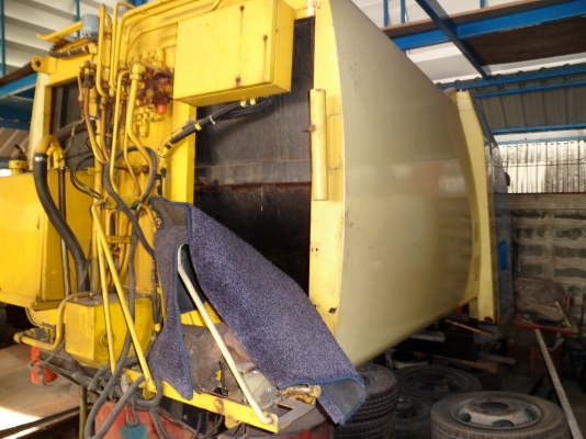 ขายถังเก็บขยะเก่าญี่ปุ่นพร้อมปั๊มไฮดรอลิคปั่นน้ำมัน