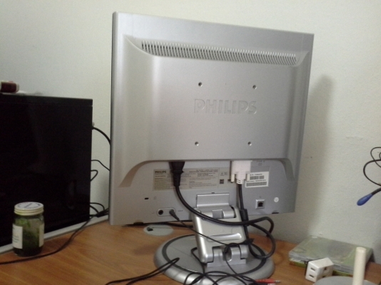ขายจอคอม PhilLips 17 นิ้ว ลำโพงในตัว