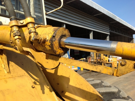 รถตักล้อยาง Komatsu 515 เก่าญี่ปุ่น ขนาดบุ้งกี๋เสริมแล้ว 1.5Q ต้องการไฟแนนซ์โทรมาคุยได้ รถตักล้อยาง Komatsu 515 เก่าญี่ปุ่น ขนาดบุ้งกี๋เสริมแล้ว 1.5Q ต้องการไฟแนนซ์โทรมาคุยได้